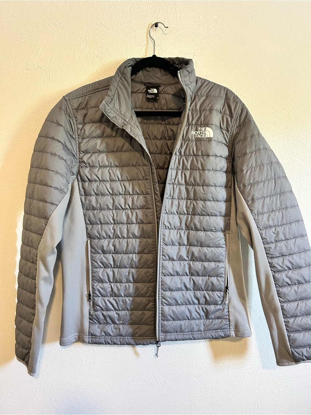 The North Face Men's Light Gray Quilted Puffer Jacket